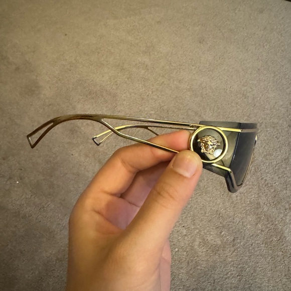 Authentic Versace unisex sunglasses - Picture 5 of 6